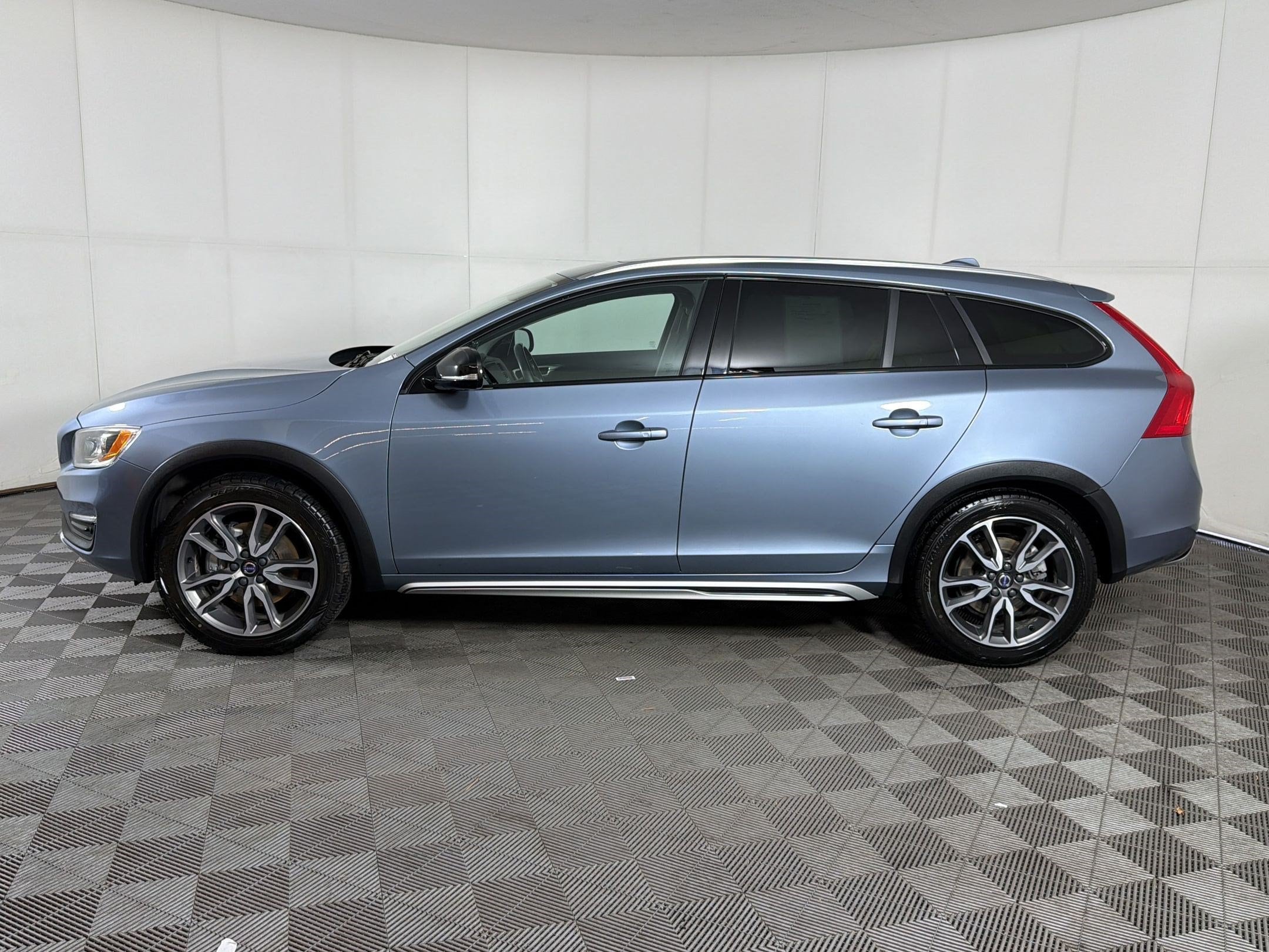 volvo v60 2018 YV440MWK4J2054423 image volvo v60 2018 YV440MWK4J2054423 image