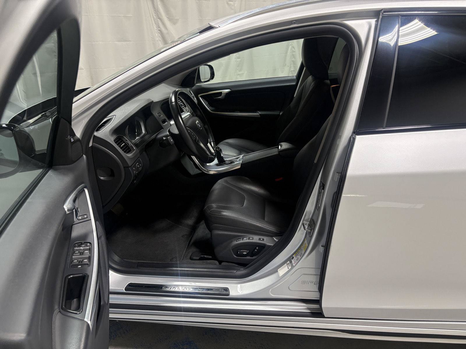 volvo v60 2018 YV440MWK6J2058828 image volvo v60 2018 YV440MWK6J2058828 image