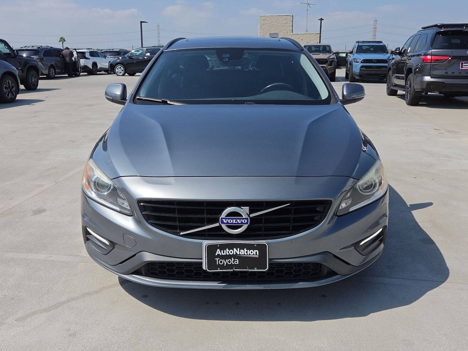 volvo v60 2018 YV140MSL0J2404058 image volvo v60 2018 YV140MSL0J2404058 image