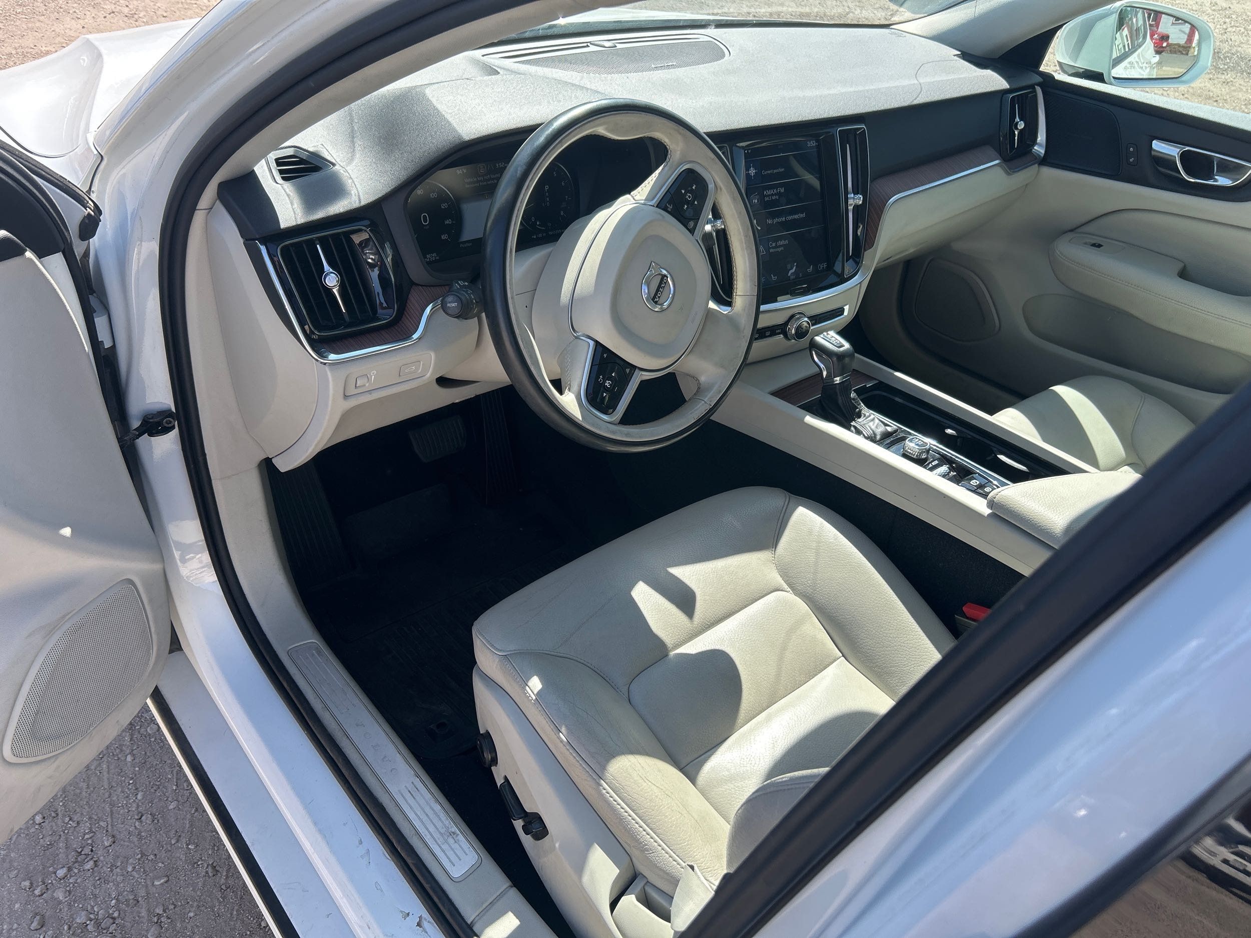 volvo s60 2019 7JRA22TKXKG008240 image volvo s60 2019 7JRA22TKXKG008240 image