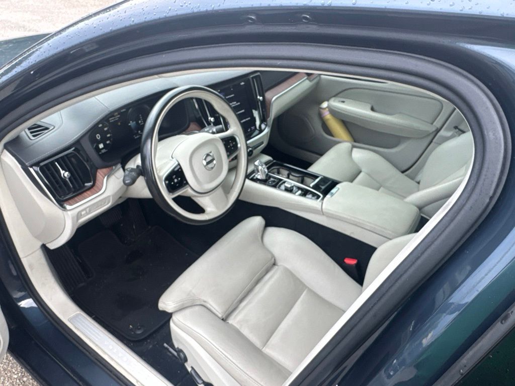 volvo s60 2019 7JRBR0FL3KG017340 image volvo s60 2019 7JRBR0FL3KG017340 image