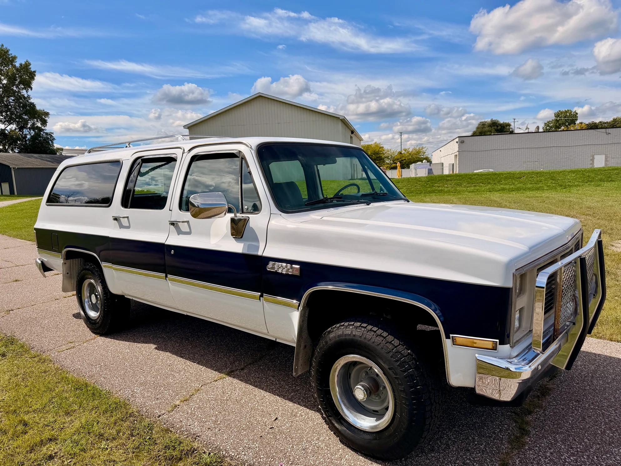 gmc suburban 1987 1GKEV16K9HF531796 image gmc suburban 1987 1GKEV16K9HF531796 image