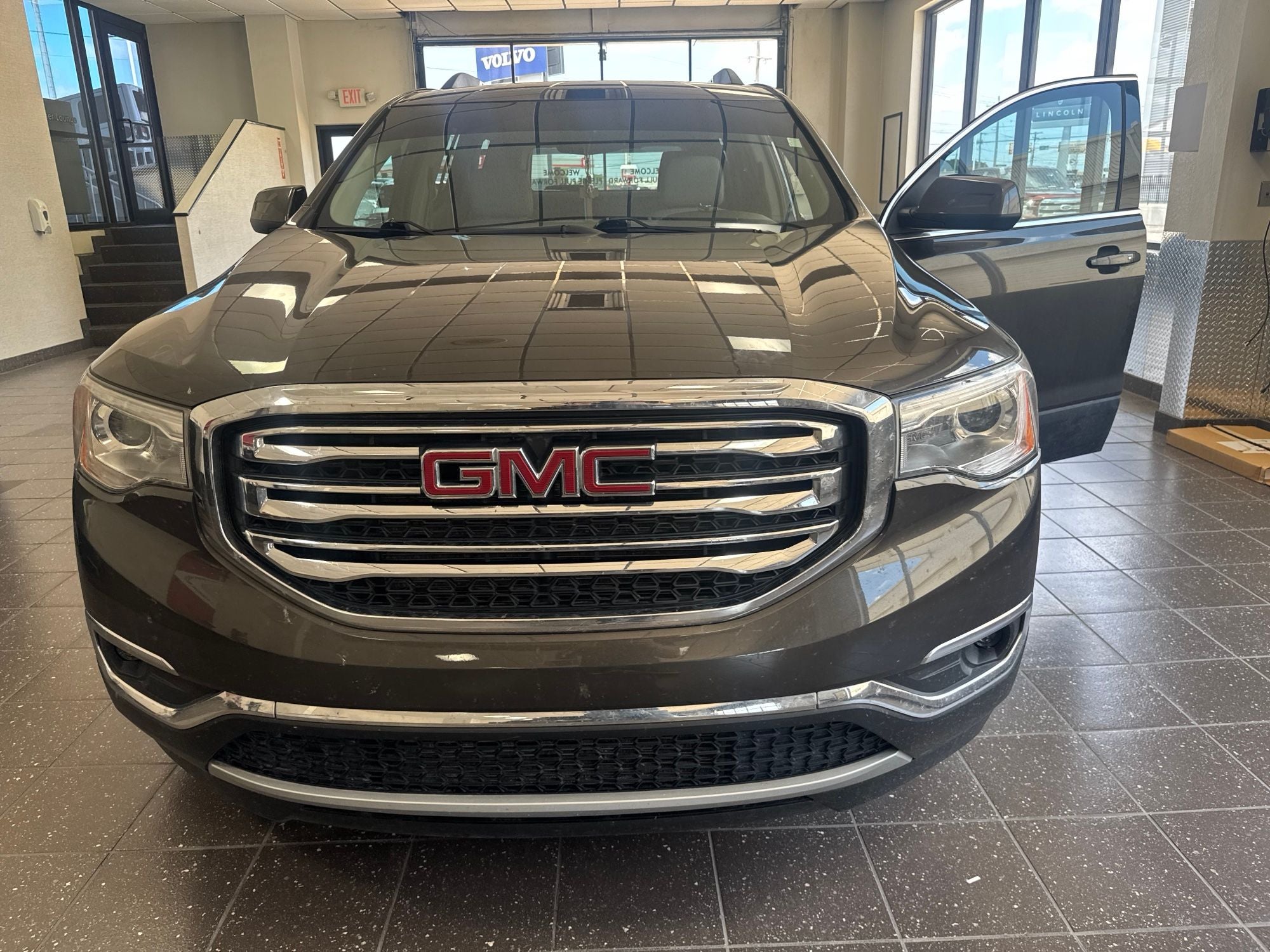 gmc acadia 2019 1GKKNULS1KZ176217 image gmc acadia 2019 1GKKNULS1KZ176217 image