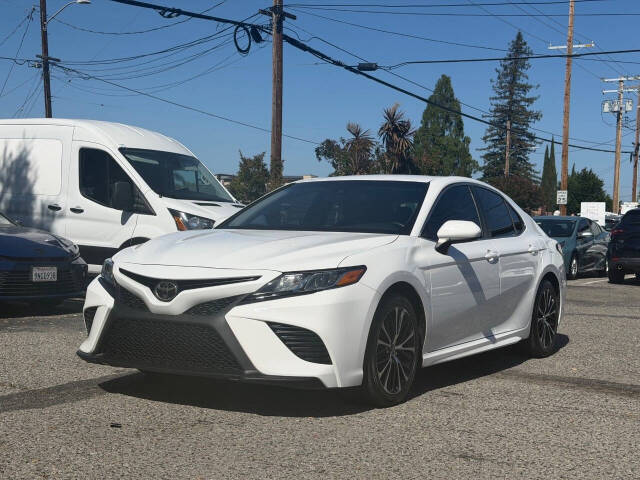 toyota camry 2018 4T1B11HK2JU102973 image toyota camry 2018 4T1B11HK2JU102973 image