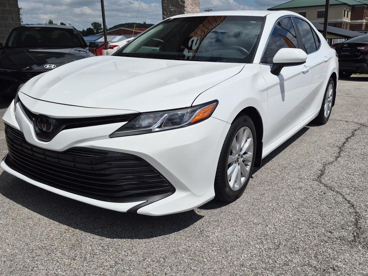 toyota camry 2018 4T1B11HK1JU159200 image toyota camry 2018 4T1B11HK1JU159200 image