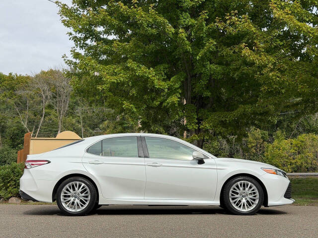 toyota camry 2018 4T1B11HKXJU125384 image toyota camry 2018 4T1B11HKXJU125384 image