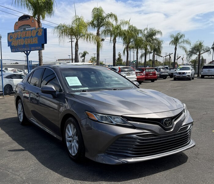 toyota camry 2018 4T1B11HK1JU049215 image toyota camry 2018 4T1B11HK1JU049215 image