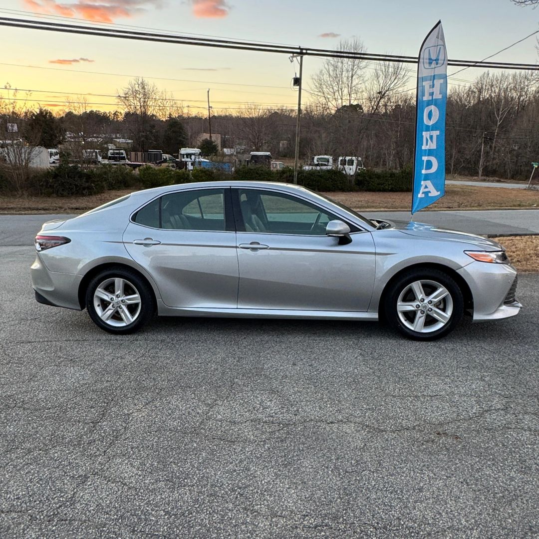 toyota camry 2018 4T1B11HK1JU013380 image toyota camry 2018 4T1B11HK1JU013380 image