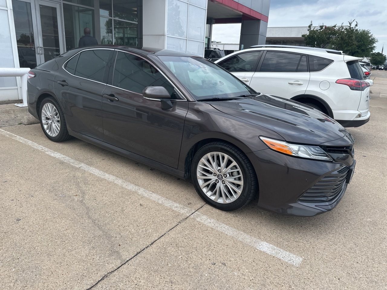 toyota camry 2018 4T1B11HK0JU030591 image toyota camry 2018 4T1B11HK0JU030591 image