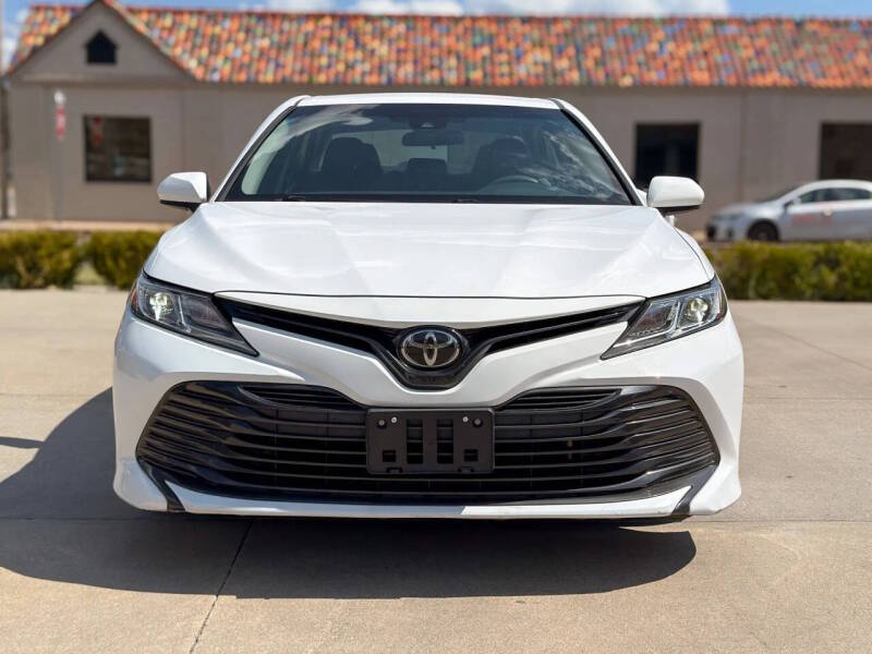 toyota camry 2018 4T1B11HK2JU004042 image toyota camry 2018 4T1B11HK2JU004042 image