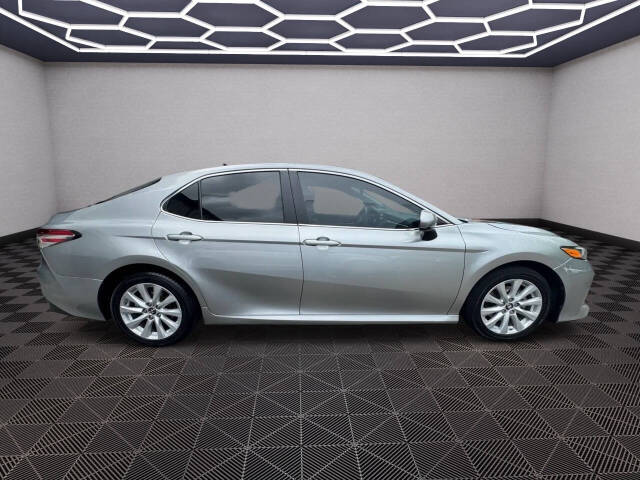 toyota camry 2018 4T1B11HK8JU635216 image toyota camry 2018 4T1B11HK8JU635216 image