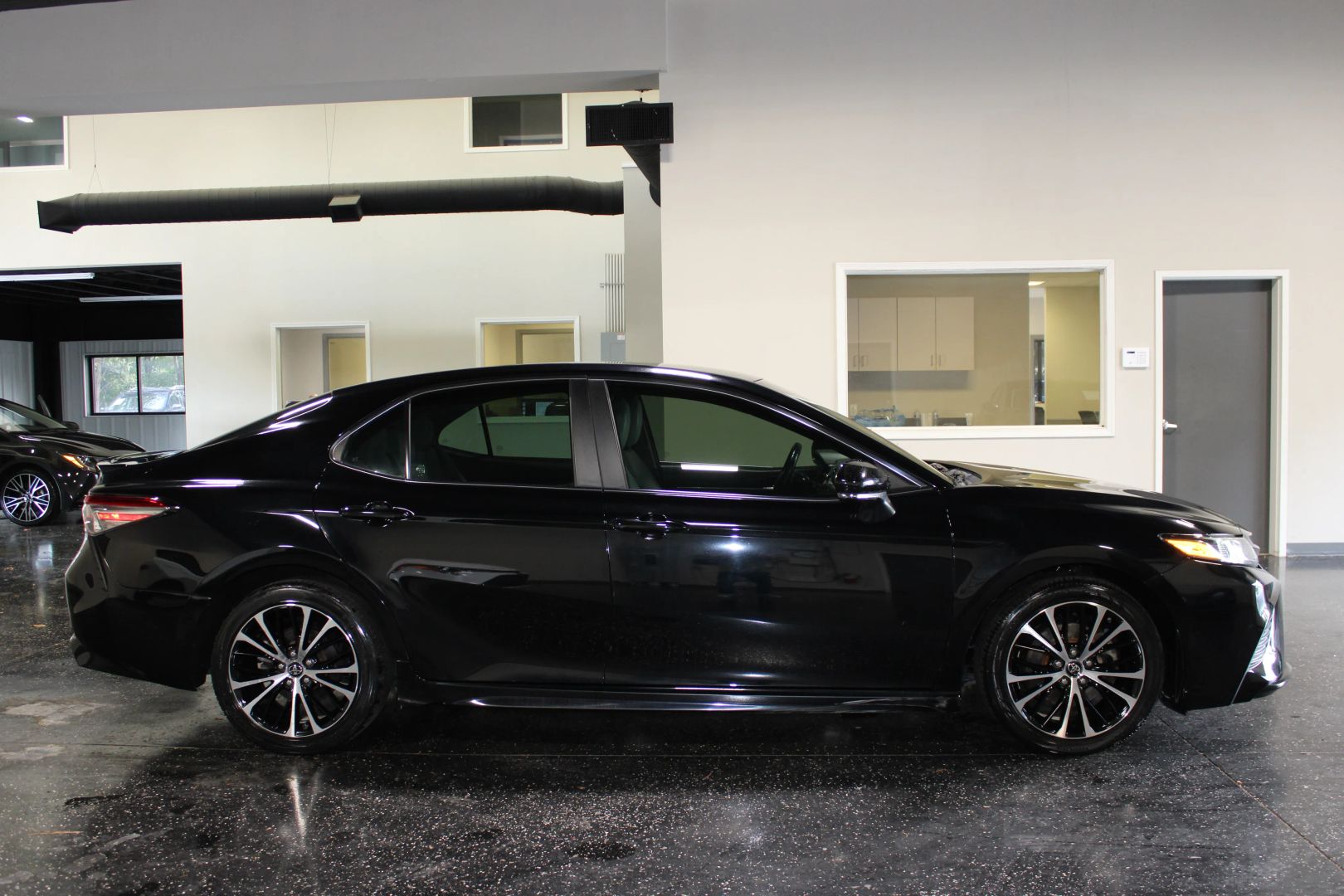 toyota camry 2018 4T1B11HK6JU656324 image toyota camry 2018 4T1B11HK6JU656324 image