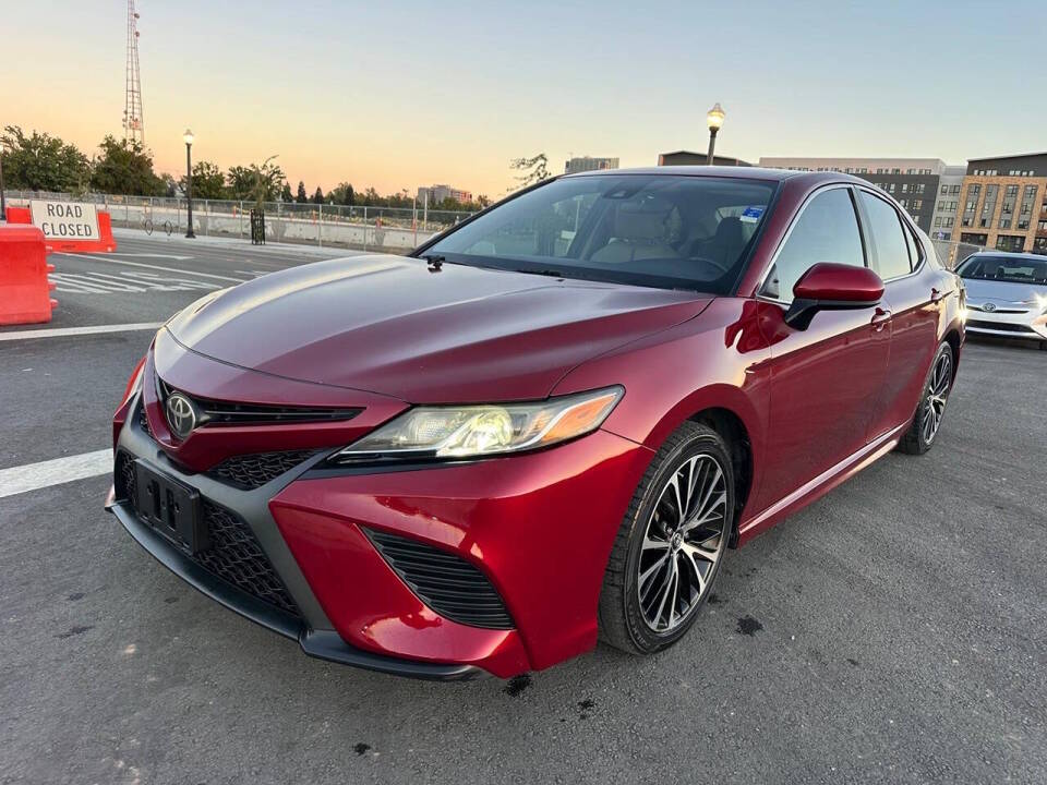 toyota camry 2018 4T1B11HK4JU522654 image toyota camry 2018 4T1B11HK4JU522654 image