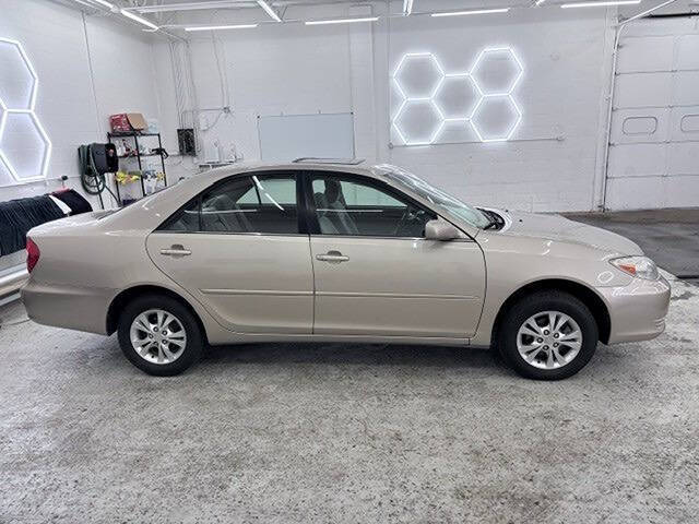 toyota camry 2004 4T1BF32KX4U579094 image toyota camry 2004 4T1BF32KX4U579094 image