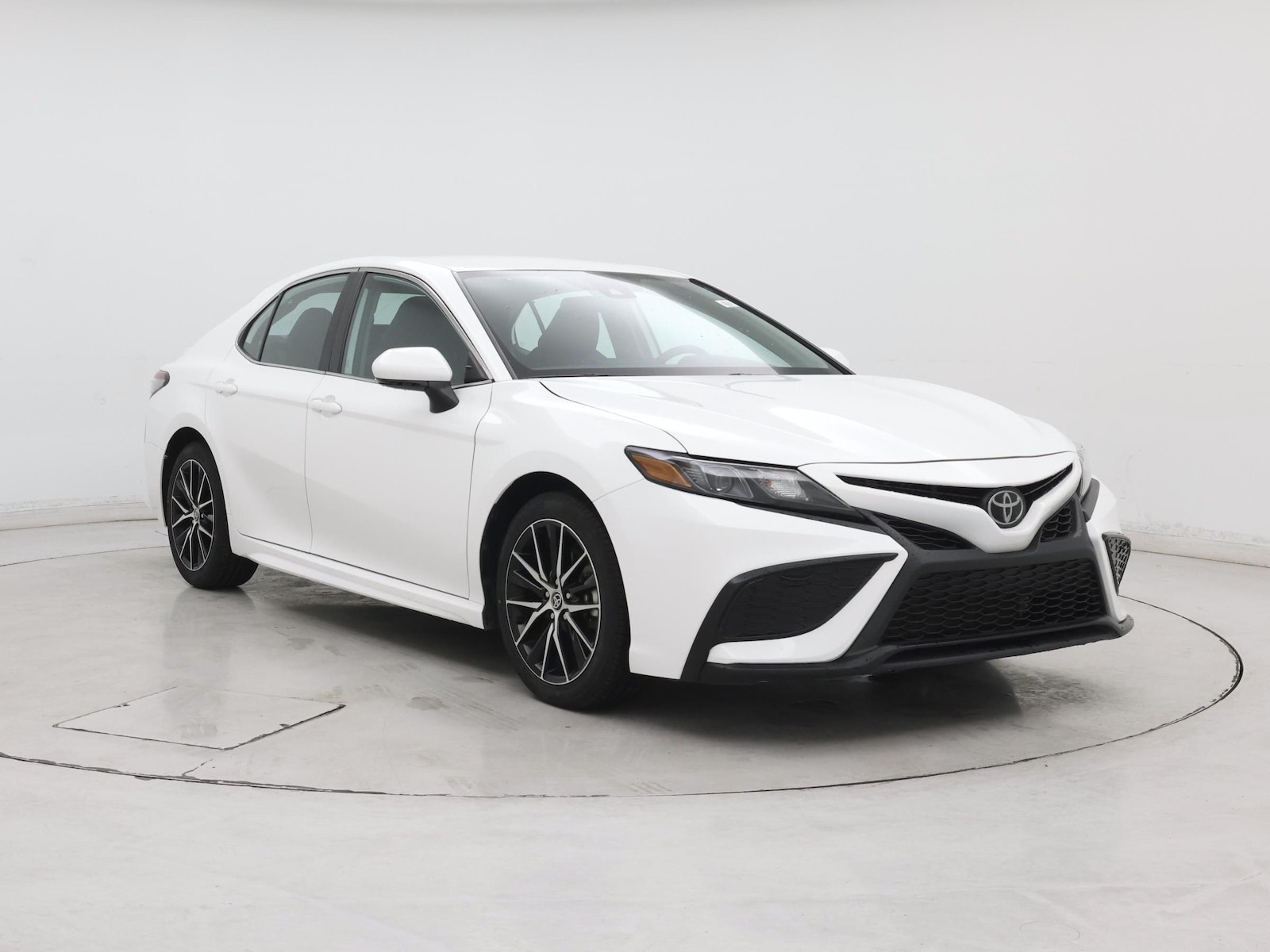 toyota camry 2024 4T1G11AK5RU230815 image