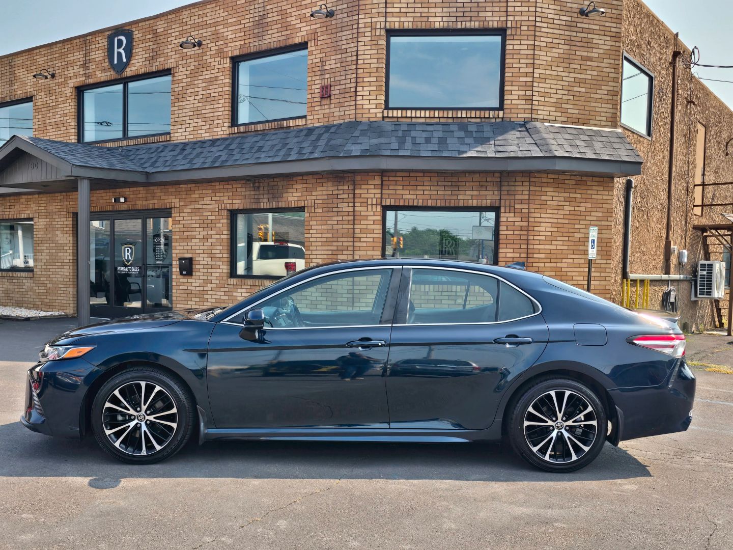toyota camry 2020 4T1G11AK6LU509455 image toyota camry 2020 4T1G11AK6LU509455 image