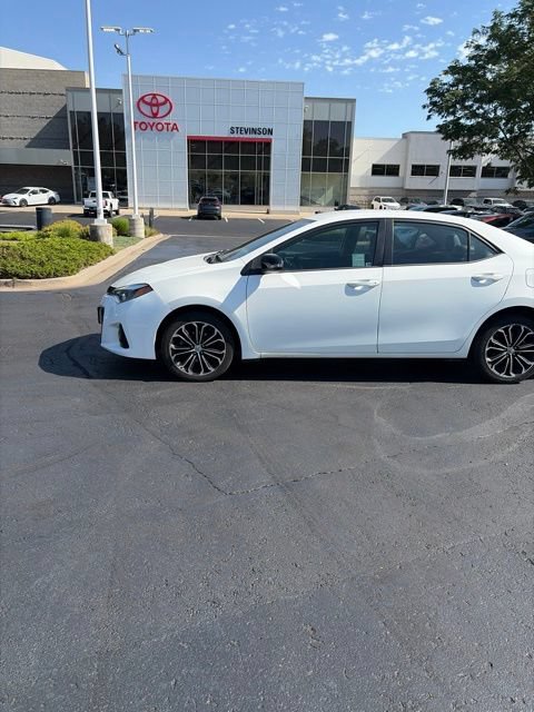 toyota corolla 2016 5YFBURHE6GP527557 image toyota corolla 2016 5YFBURHE6GP527557 image