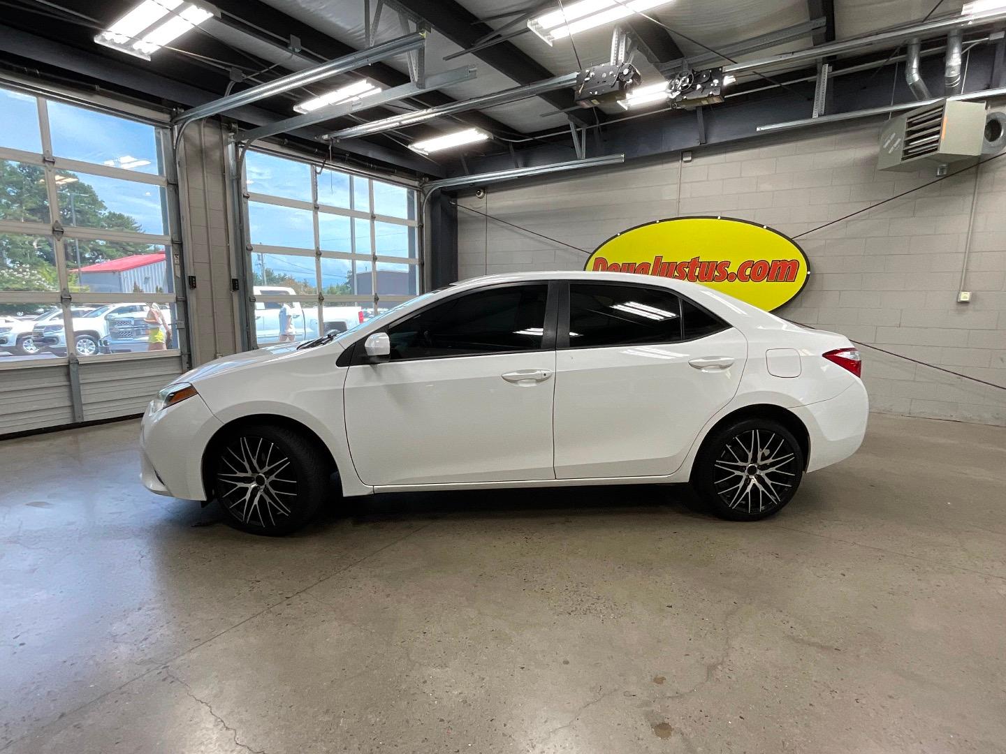 toyota corolla 2016 5YFBURHE5GP384231 image toyota corolla 2016 5YFBURHE5GP384231 image