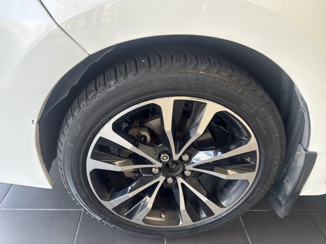 toyota corolla 2019 5YFBURHE3KP878662 image toyota corolla 2019 5YFBURHE3KP878662 image