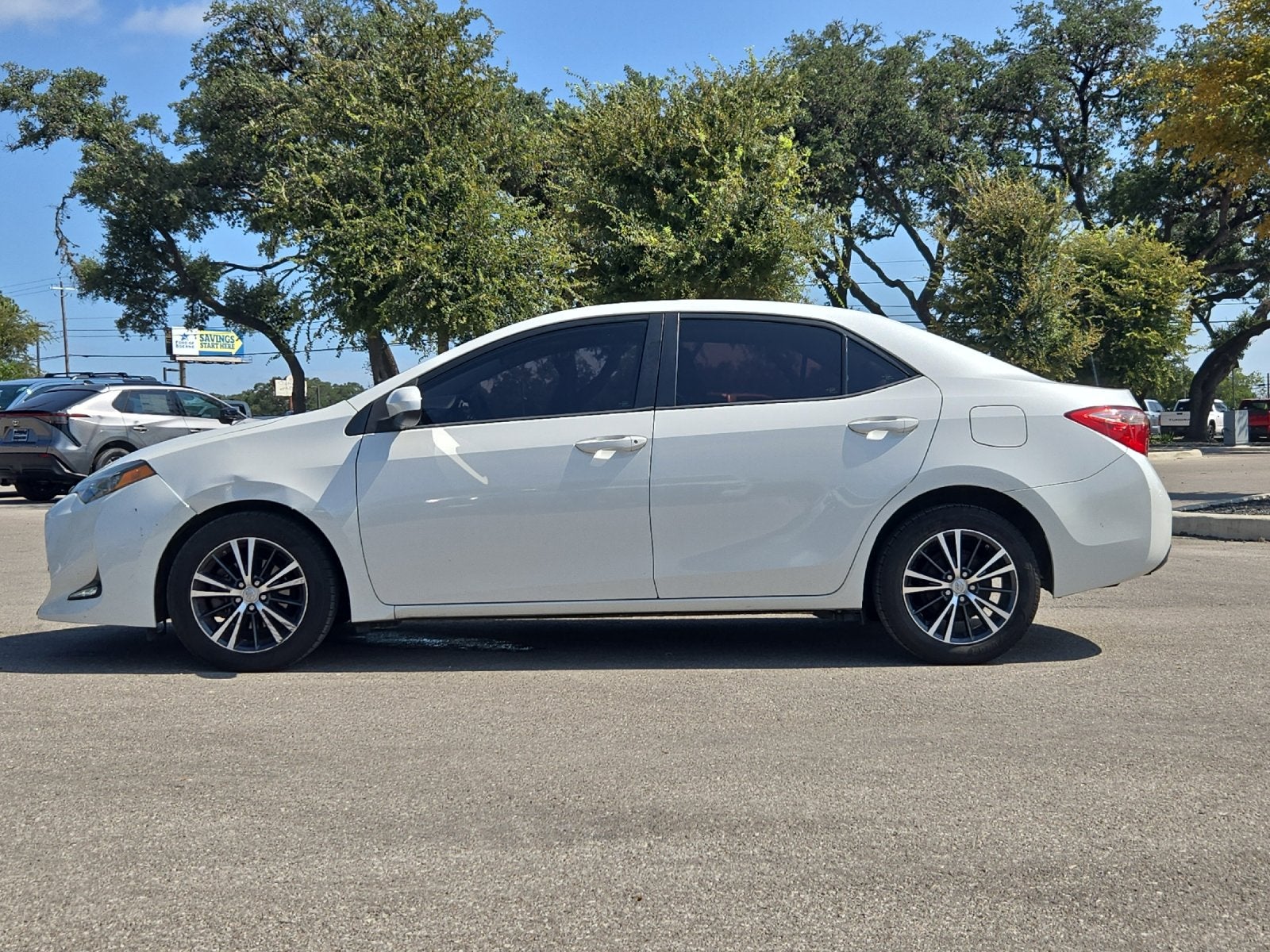 toyota corolla 2019 5YFBURHE1KP890082 image toyota corolla 2019 5YFBURHE1KP890082 image