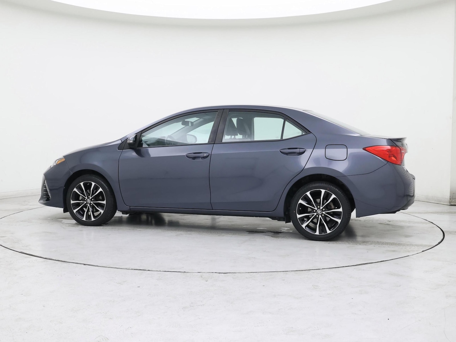 toyota corolla 2018 5YFBURHE1JP831483 image toyota corolla 2018 5YFBURHE1JP831483 image