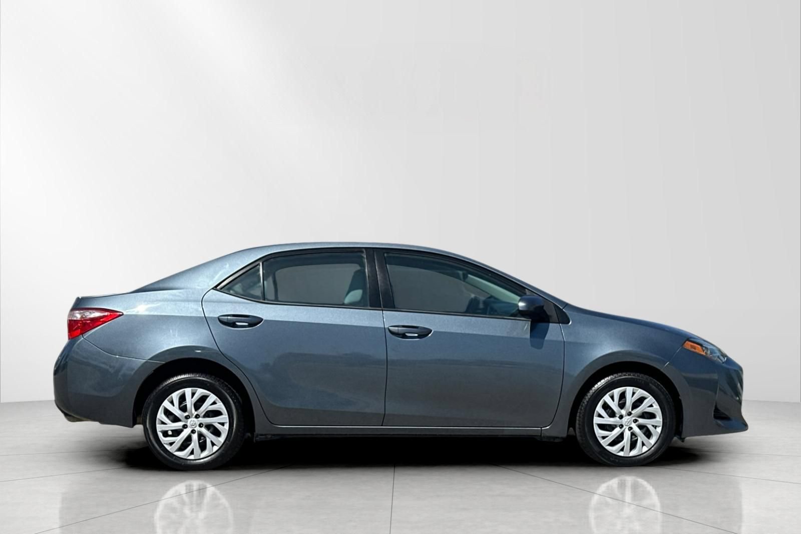 toyota corolla 2018 5YFBURHE0JP811399 image toyota corolla 2018 5YFBURHE0JP811399 image