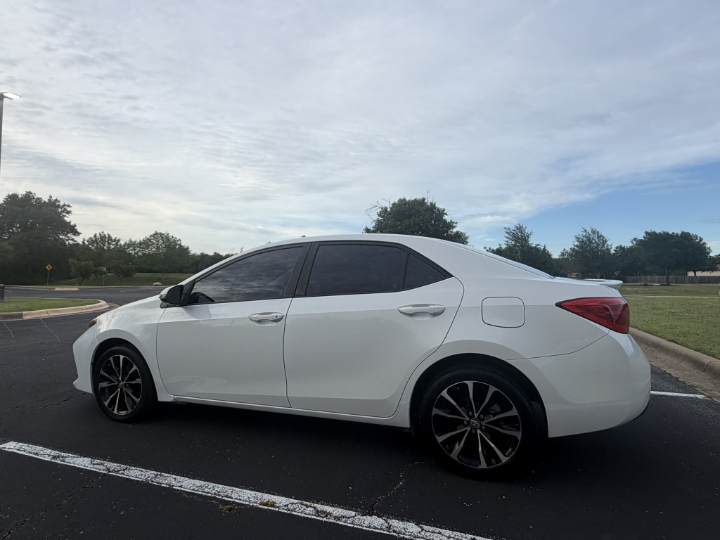 toyota corolla 2018 5YFBURHEXJP842305 image toyota corolla 2018 5YFBURHEXJP842305 image