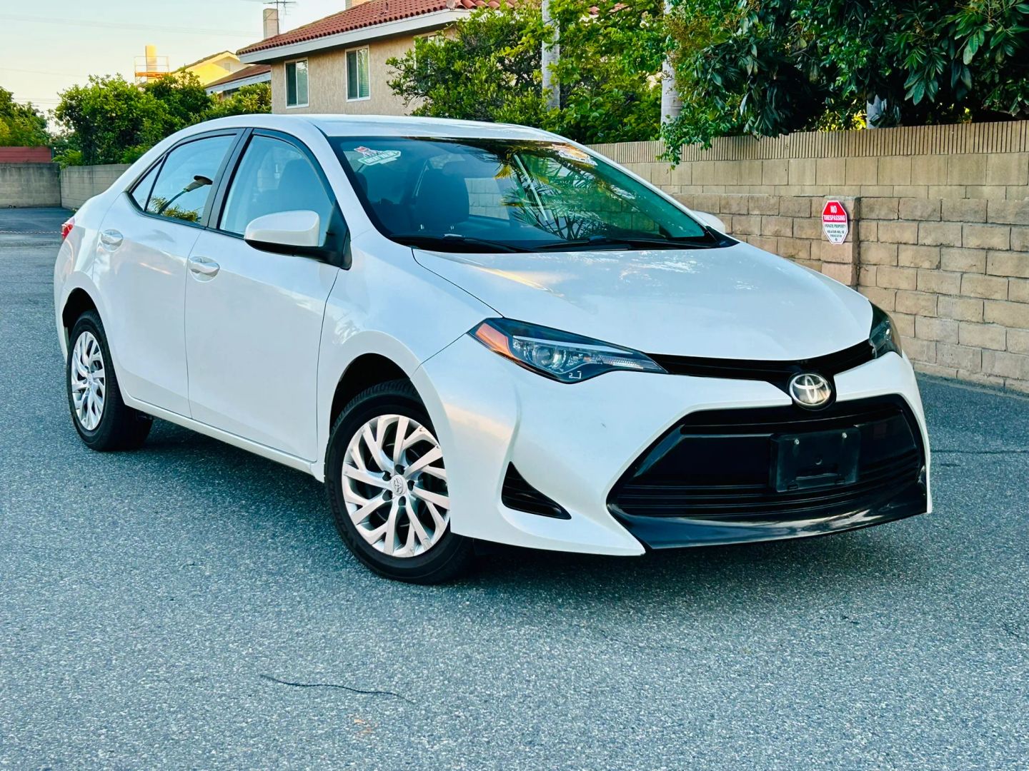 toyota corolla 2018 5YFBURHEXJP824743 image toyota corolla 2018 5YFBURHEXJP824743 image