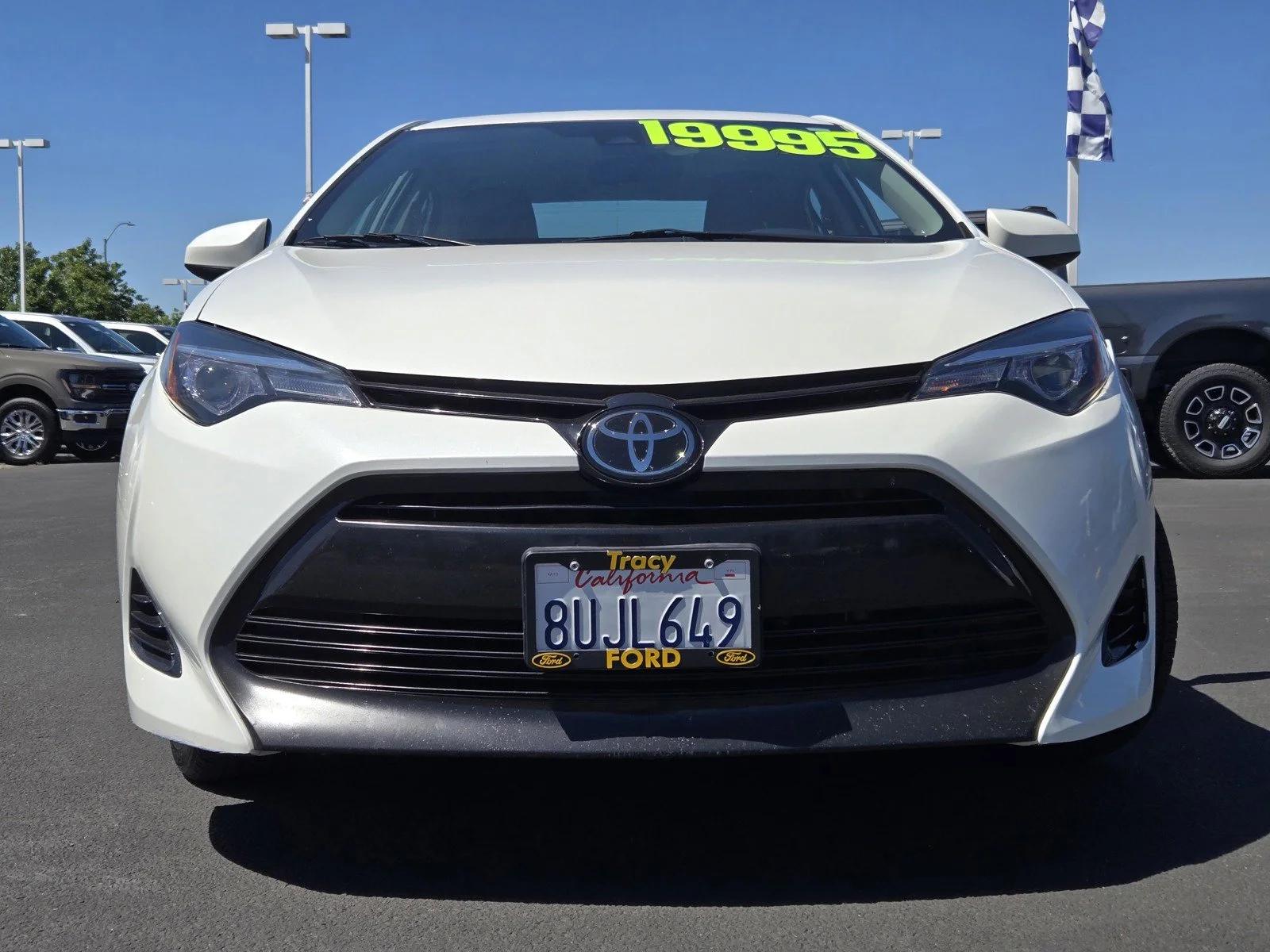 toyota corolla 2018 5YFBURHE1JP769633 image toyota corolla 2018 5YFBURHE1JP769633 image