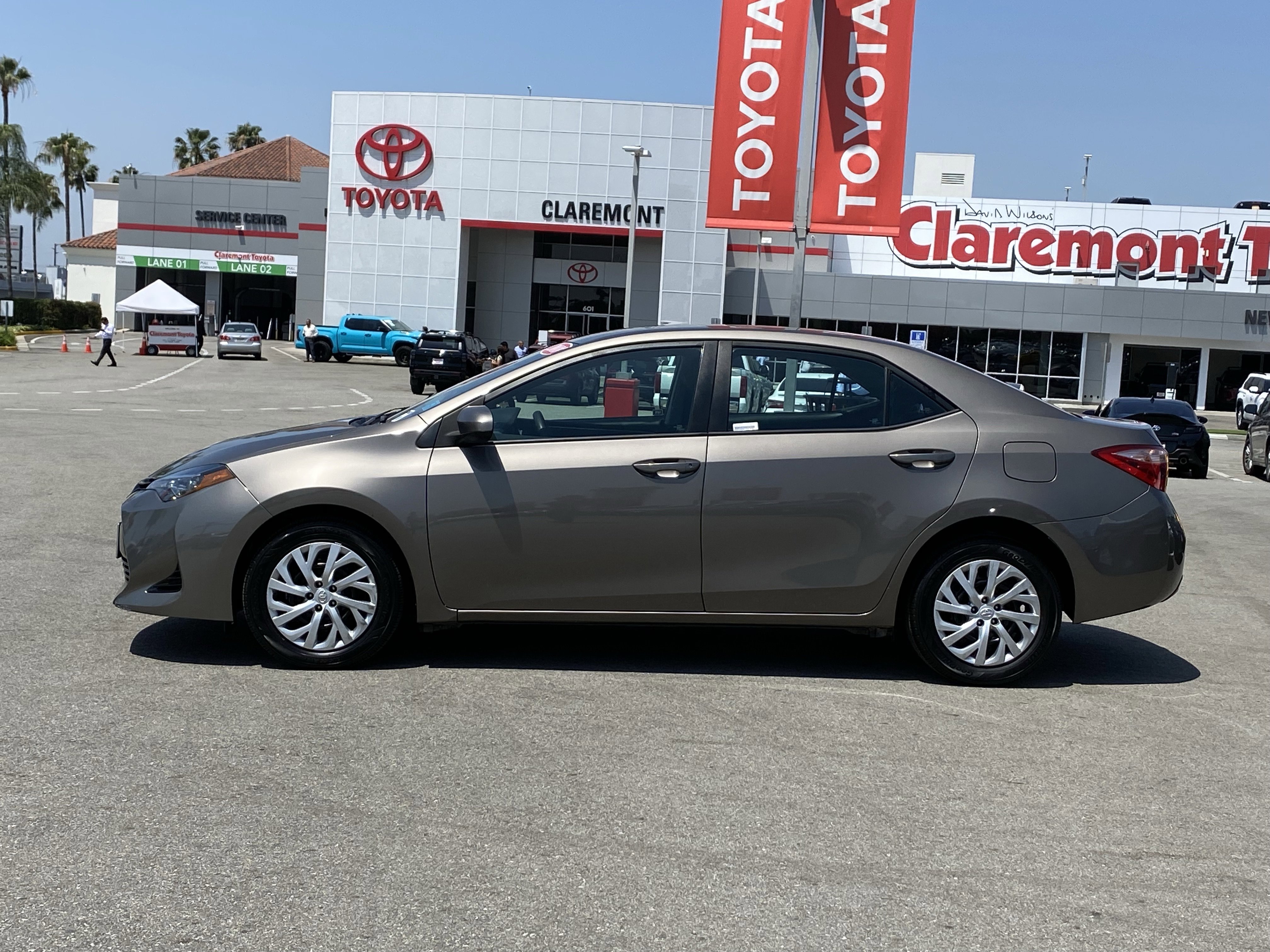 toyota corolla 2018 5YFBURHE5JP853759 image toyota corolla 2018 5YFBURHE5JP853759 image