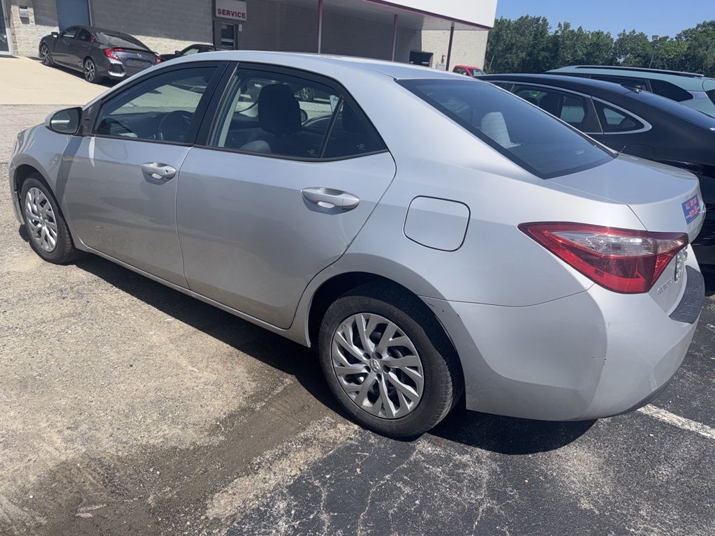 toyota corolla 2018 2T1BURHE7JC015748 image toyota corolla 2018 2T1BURHE7JC015748 image