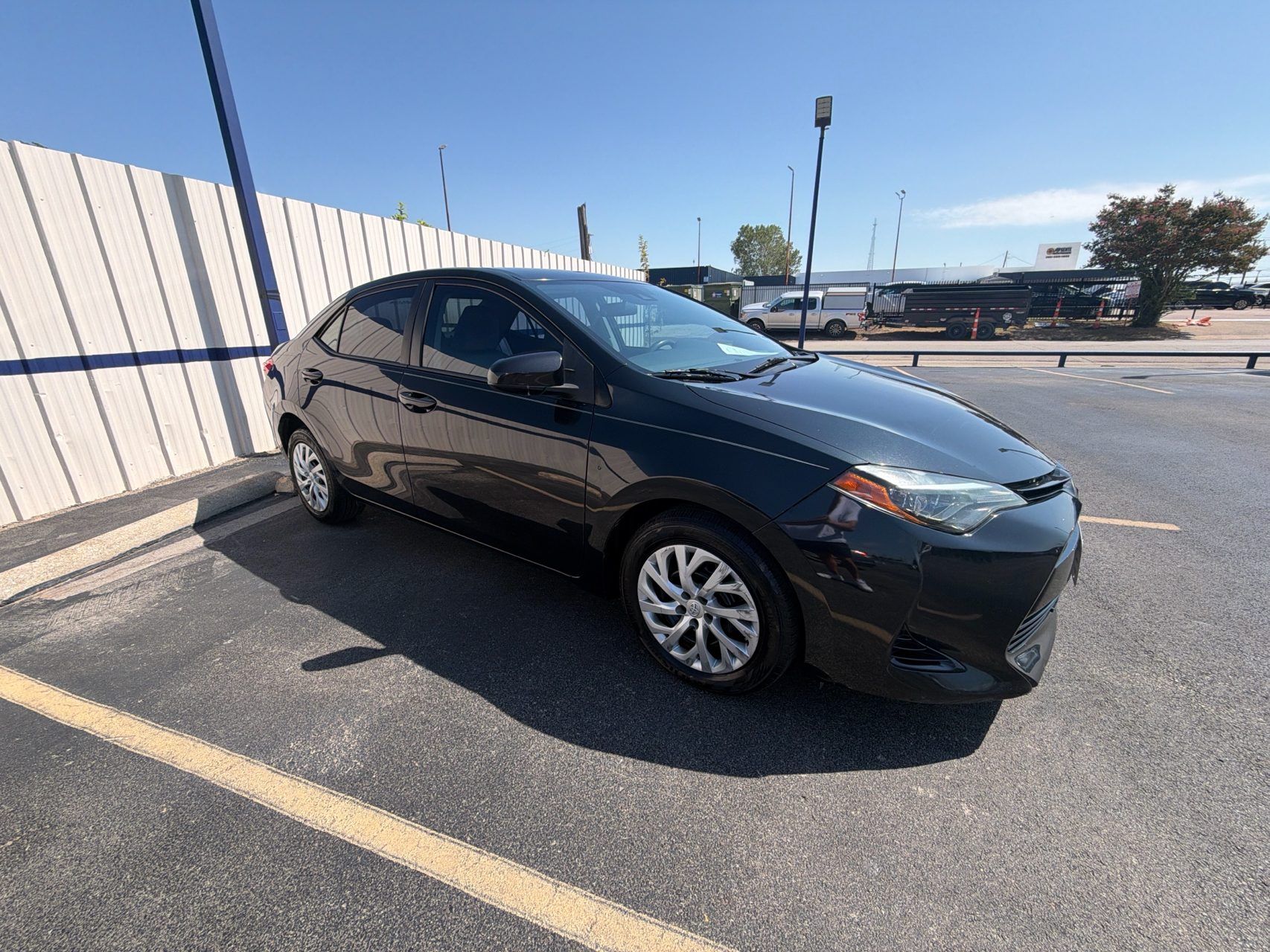 toyota corolla 2018 5YFBURHE9JP765815 image toyota corolla 2018 5YFBURHE9JP765815 image
