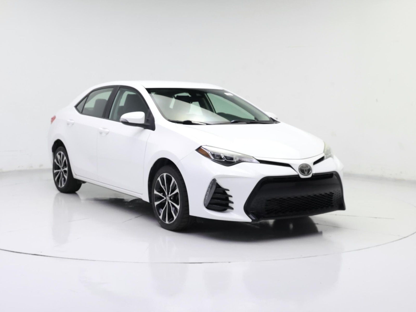 toyota corolla 2018 5YFBURHE5JP810300 image toyota corolla 2018 5YFBURHE5JP810300 image