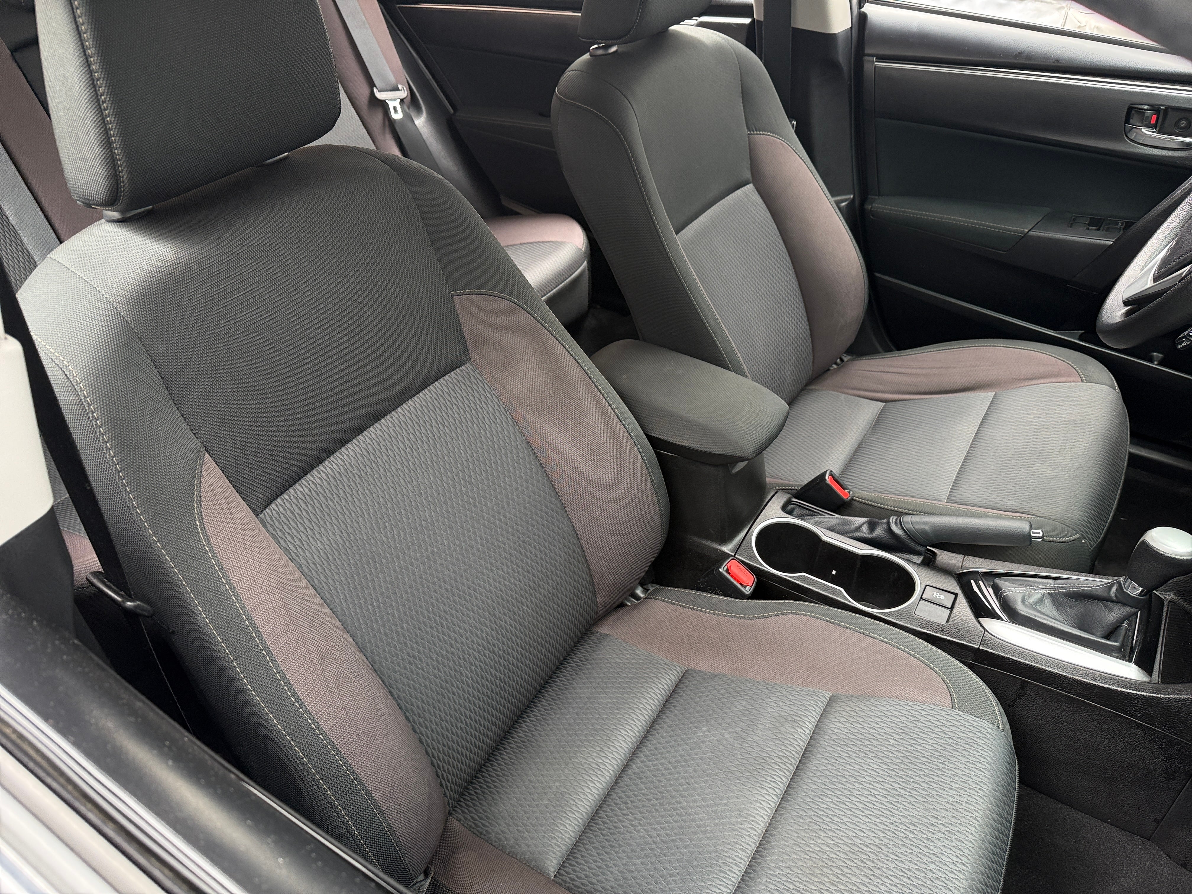 toyota corolla 2018 5YFBURHE2JP816801 image toyota corolla 2018 5YFBURHE2JP816801 image