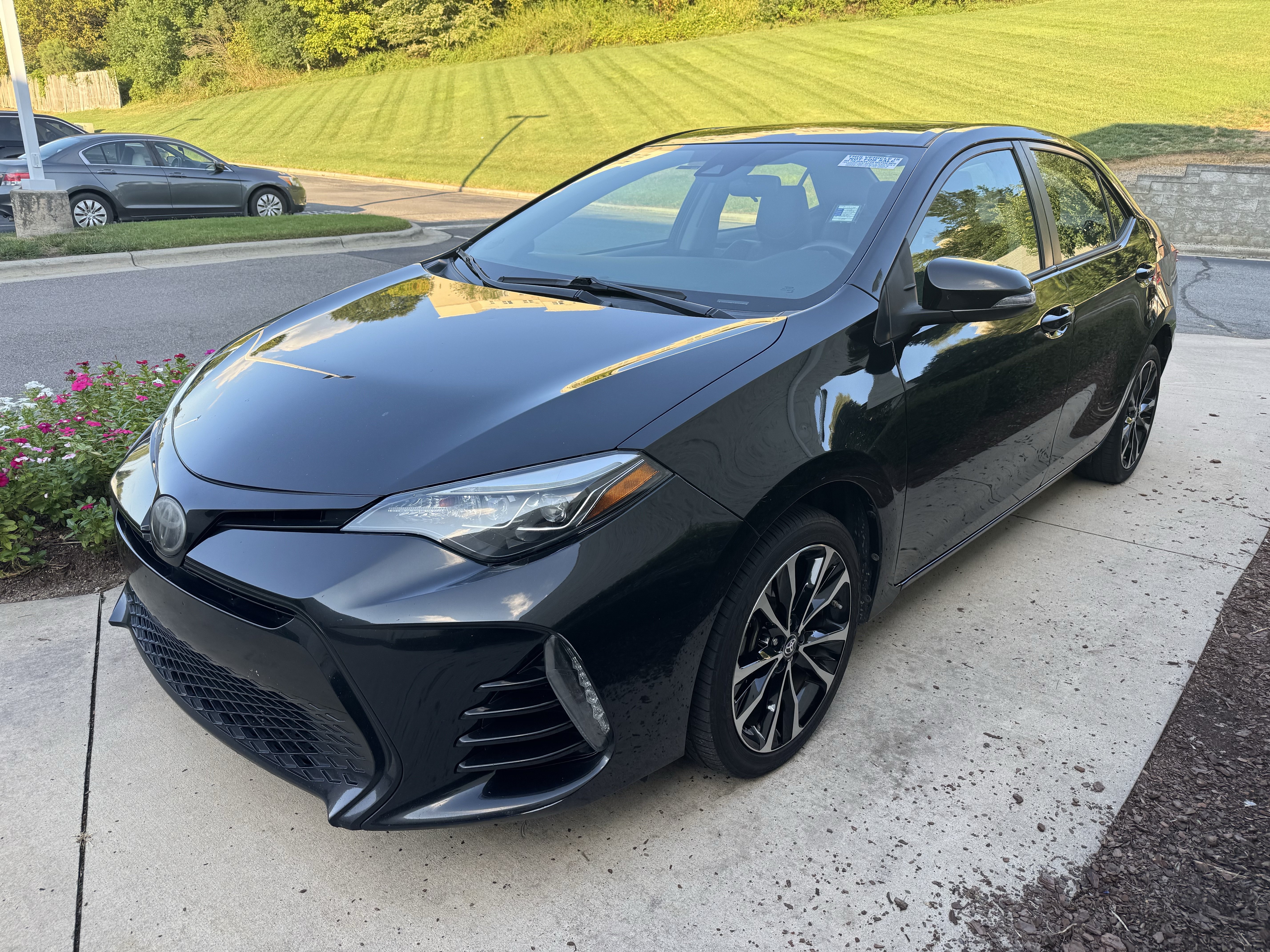 toyota corolla 2018 5YFBURHE1JP771205 image toyota corolla 2018 5YFBURHE1JP771205 image