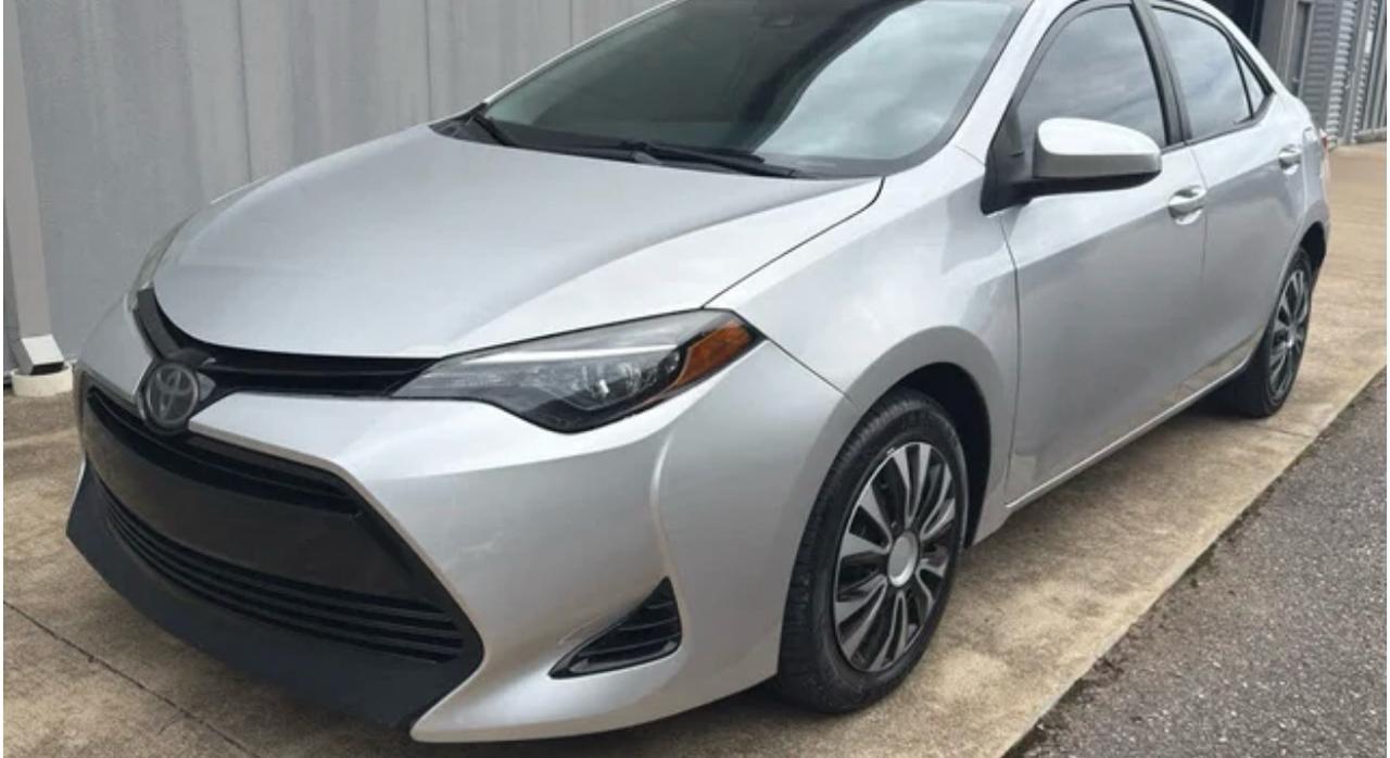 toyota corolla 2018 5YFBURHE1JP827515 image toyota corolla 2018 5YFBURHE1JP827515 image
