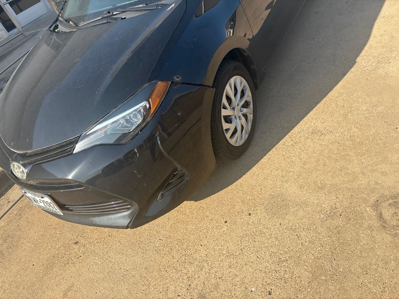 toyota corolla 2018 5YFBURHE2JP758074 image toyota corolla 2018 5YFBURHE2JP758074 image