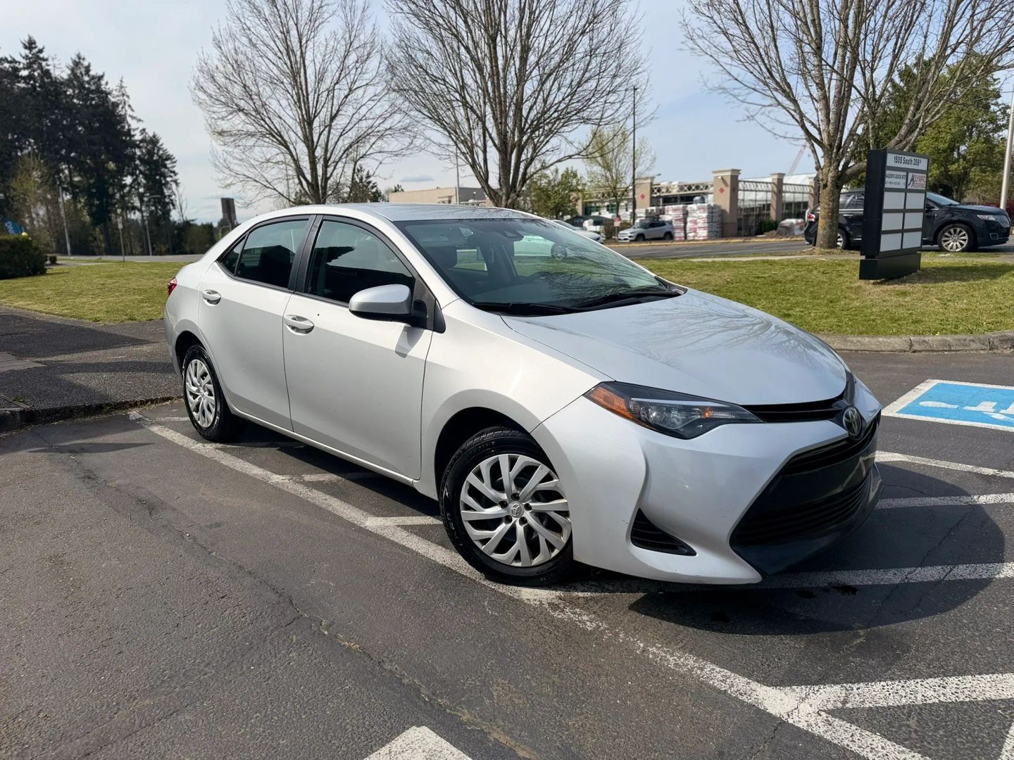 toyota corolla 2018 5YFBURHE0JP831538 image toyota corolla 2018 5YFBURHE0JP831538 image