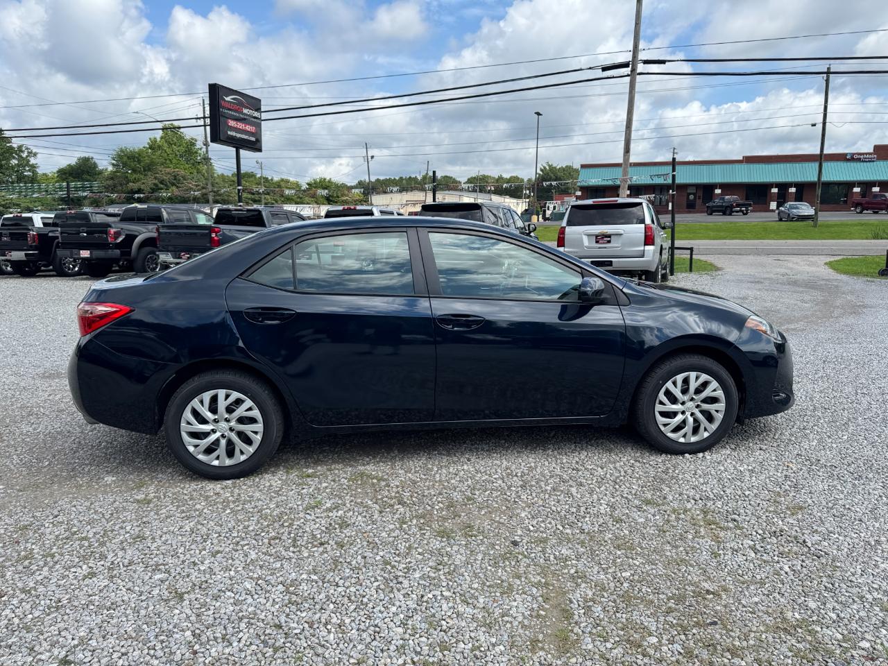 toyota corolla 2018 5YFBURHE0JP845567 image