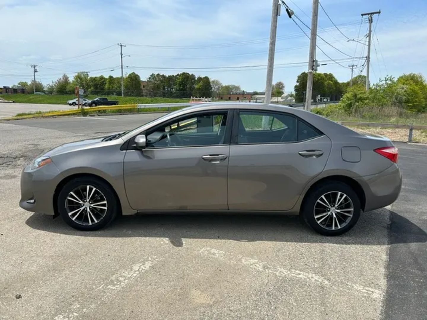 toyota corolla 2018 2T1BURHE6JC989737 image toyota corolla 2018 2T1BURHE6JC989737 image