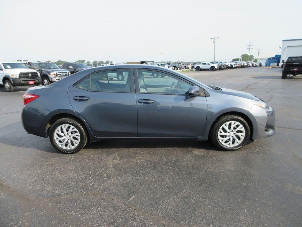 toyota corolla 2018 5YFBURHE6JP795130 image toyota corolla 2018 5YFBURHE6JP795130 image