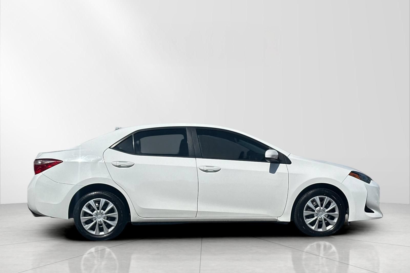 toyota corolla 2018 5YFBURHE8JP784498 image toyota corolla 2018 5YFBURHE8JP784498 image