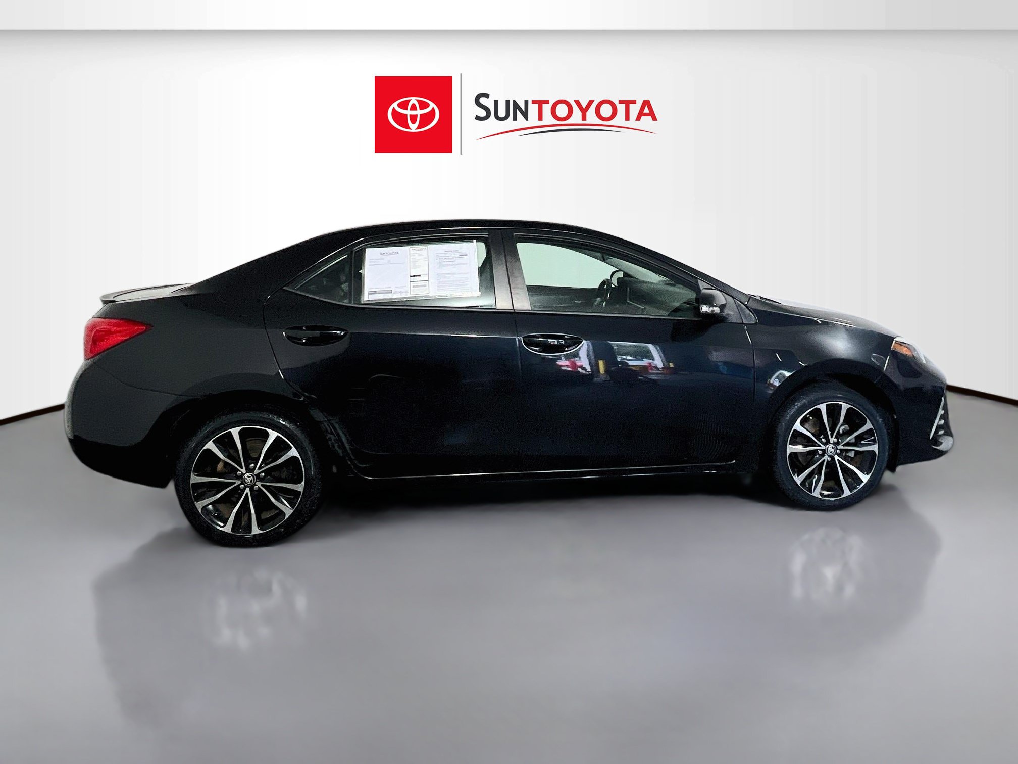 toyota corolla 2018 5YFBURHE8JP830136 image toyota corolla 2018 5YFBURHE8JP830136 image
