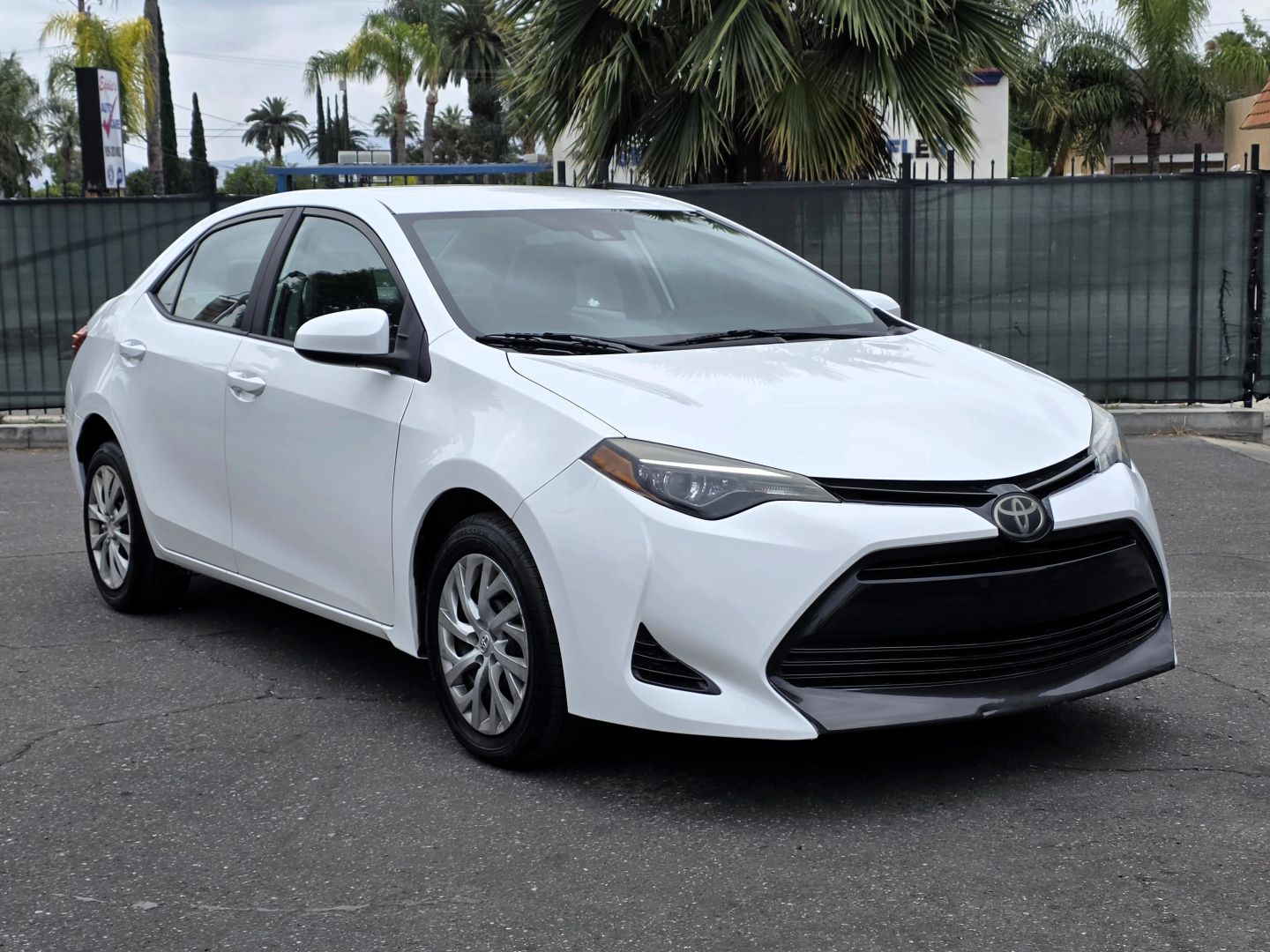 toyota corolla 2018 5YFBURHE7JP773492 image toyota corolla 2018 5YFBURHE7JP773492 image