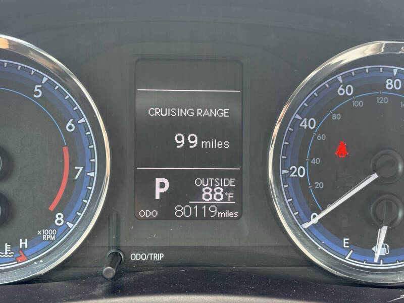 toyota corolla 2018 5YFBURHE7JP800318 image toyota corolla 2018 5YFBURHE7JP800318 image