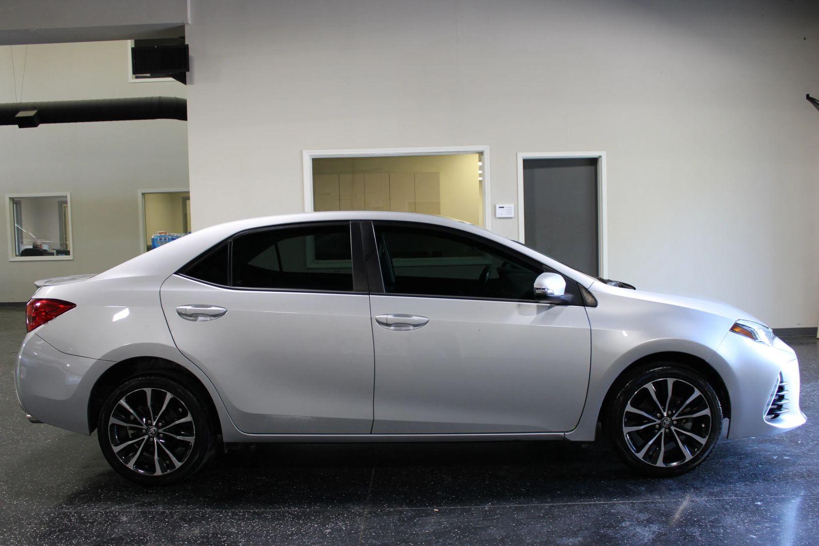 toyota corolla 2018 5YFBURHE9JP817248 image toyota corolla 2018 5YFBURHE9JP817248 image