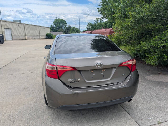 toyota corolla 2018 5YFBURHE0JP749115 image