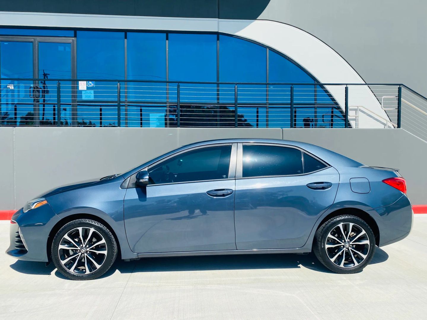 toyota corolla 2017 5YFBURHE8HP657325 image toyota corolla 2017 5YFBURHE8HP657325 image