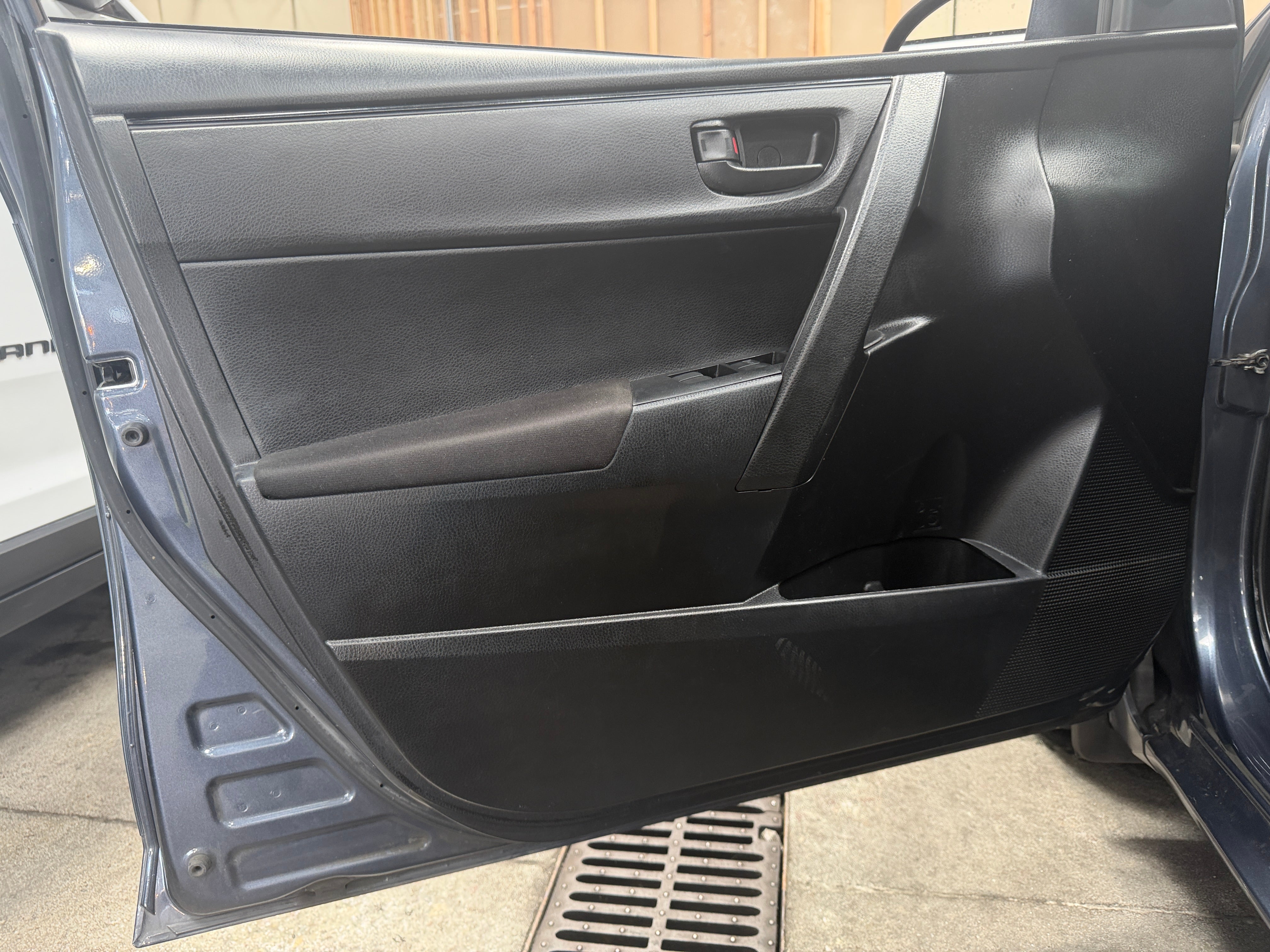 toyota corolla 2017 5YFBURHE9HP642185 image toyota corolla 2017 5YFBURHE9HP642185 image