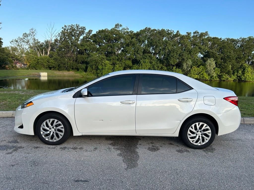 toyota corolla 2017 5YFBURHE8HP644090 image toyota corolla 2017 5YFBURHE8HP644090 image